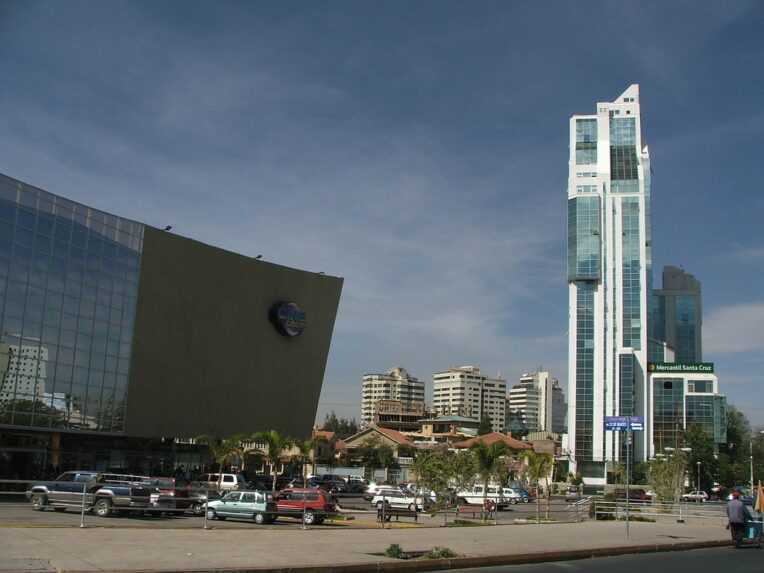 Cochabamba_Edificio_Los_Tiempos_y_Cine_Center